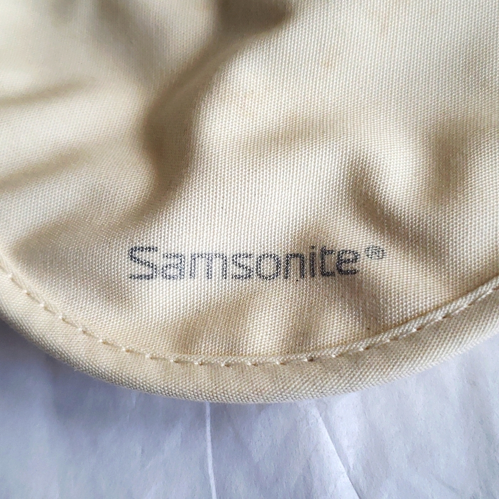 New Samsonite Travel Security Neck Pouch Money Passport Holder 3-Pocket Wallet - Picture 6 of 14